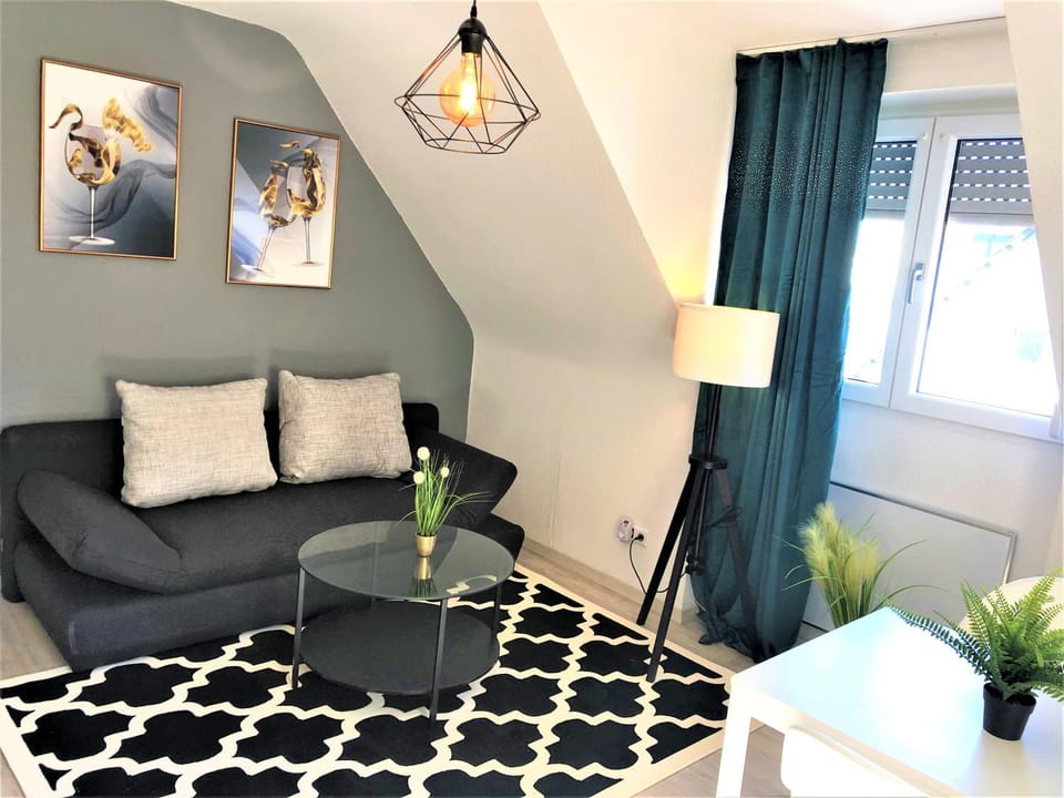 Central-Modern, The Fine Wine near MTU by Lakescape FeWos Apartment in Friedrichshafen