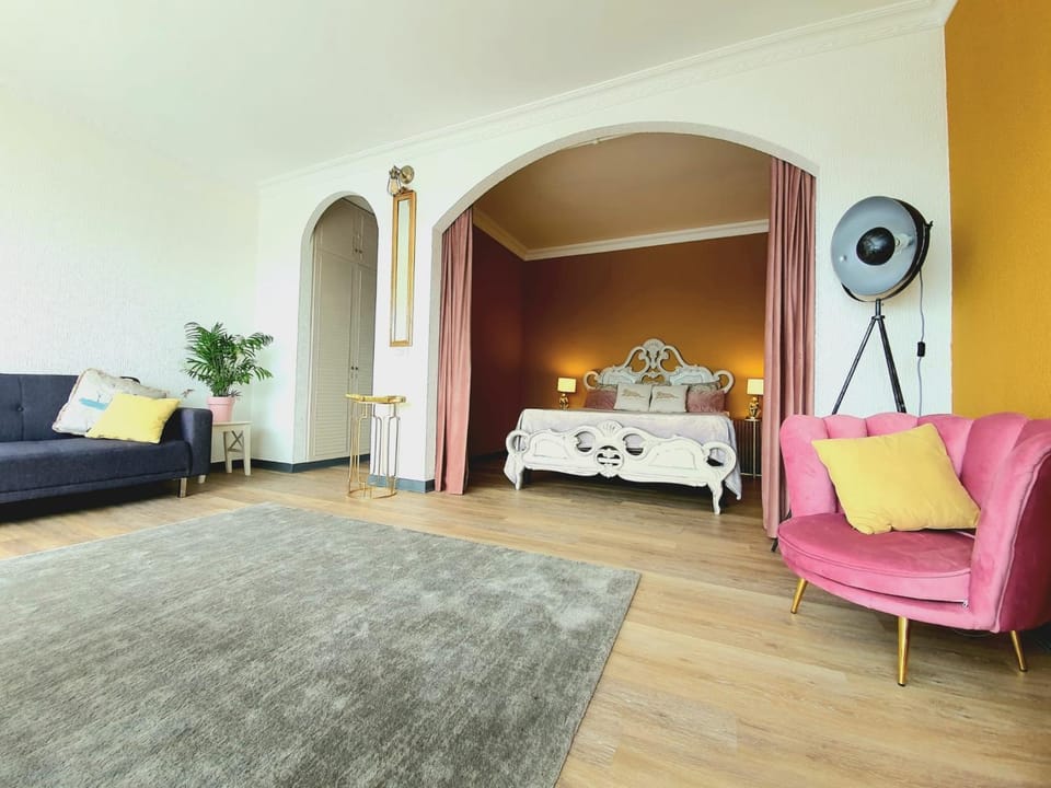 Living room, Photo of the whole room, Bedroom
