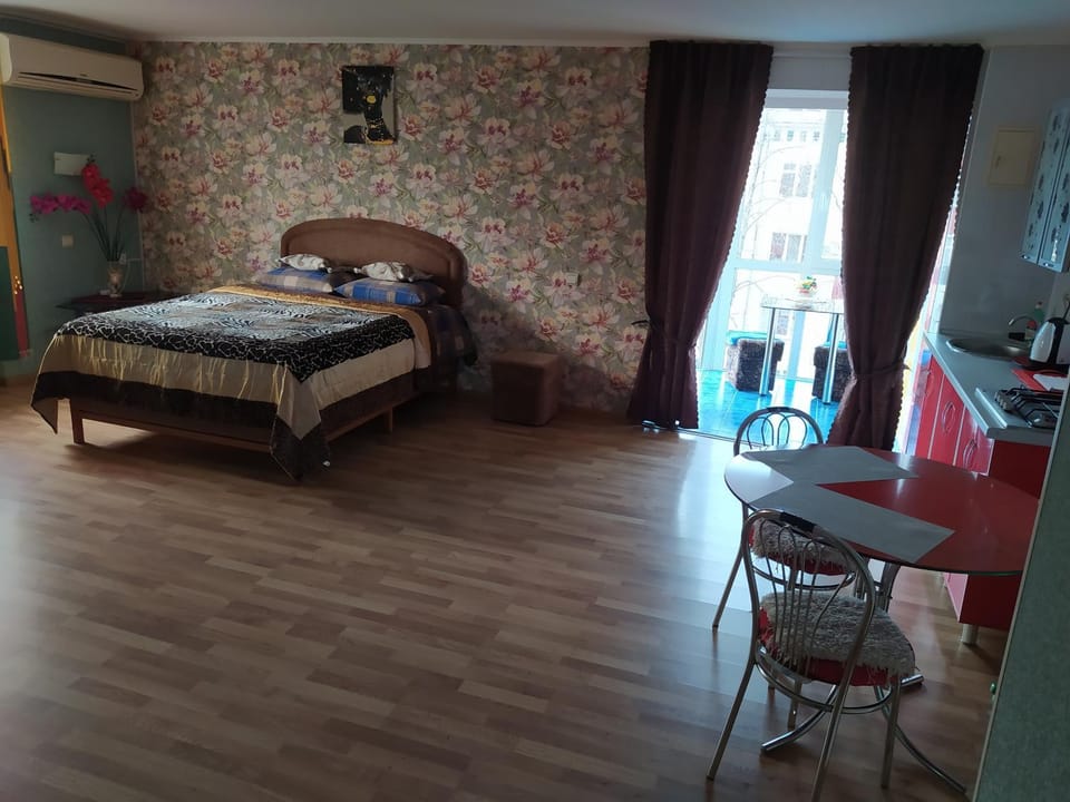 Центр Апартаменти в районі кінотеатра Листопад Apartment in Ukraine