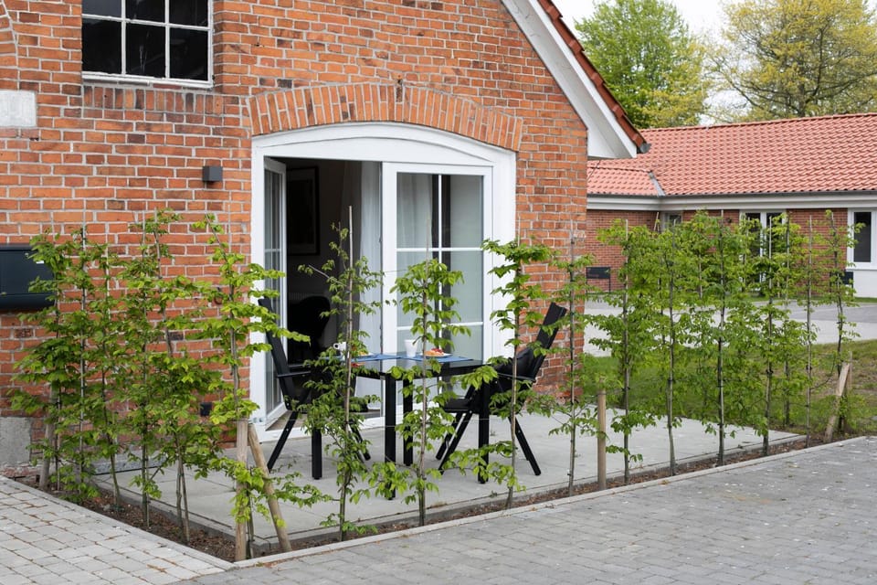 Facade/entrance, Seating area
