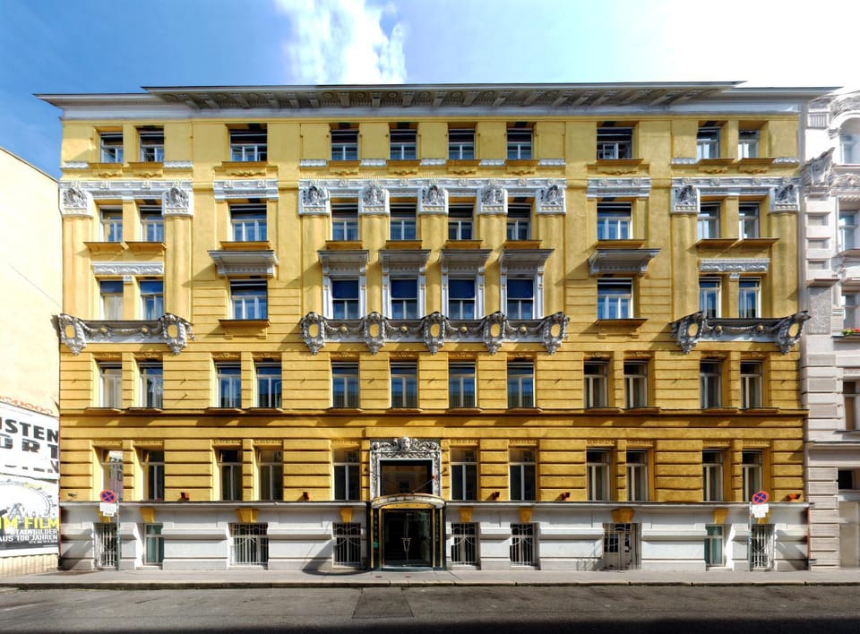 Property building, Facade/entrance