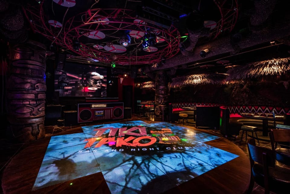 Nightclub / DJ, Lounge or bar