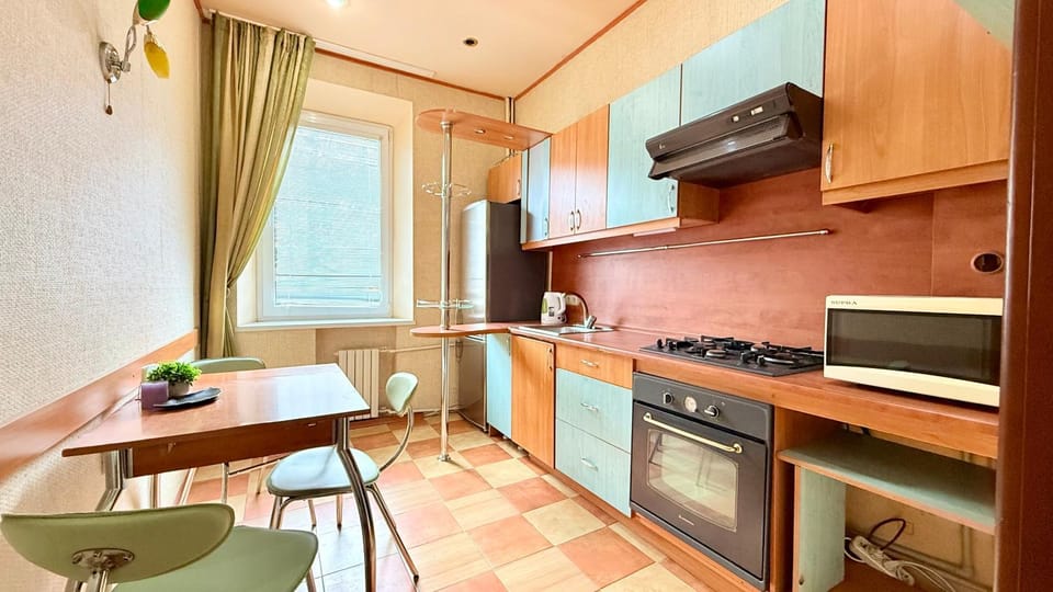 Kitchen or kitchenette, Dining area, stove