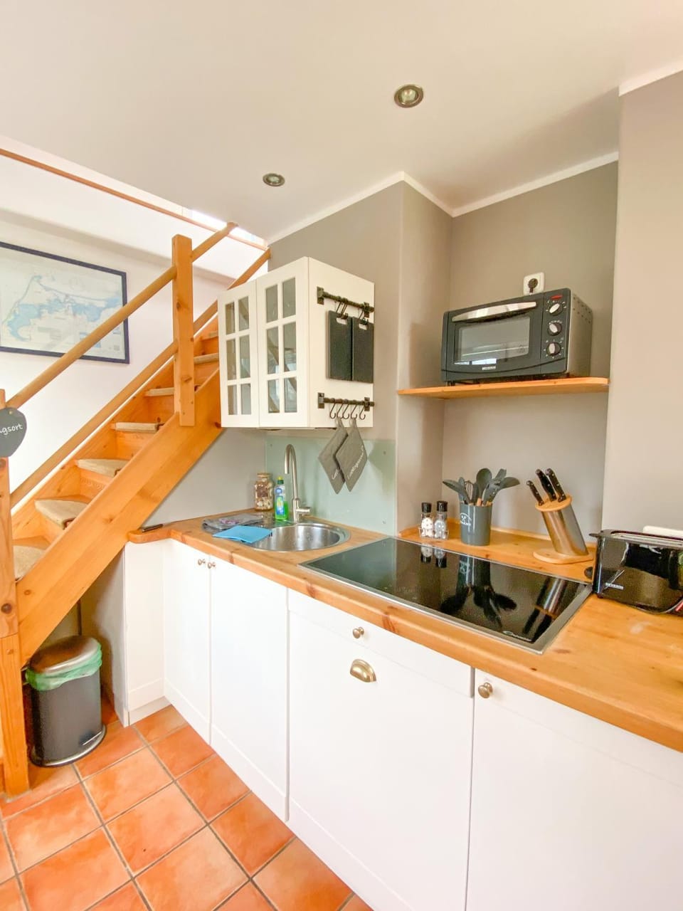 minibar, toaster, kitchen