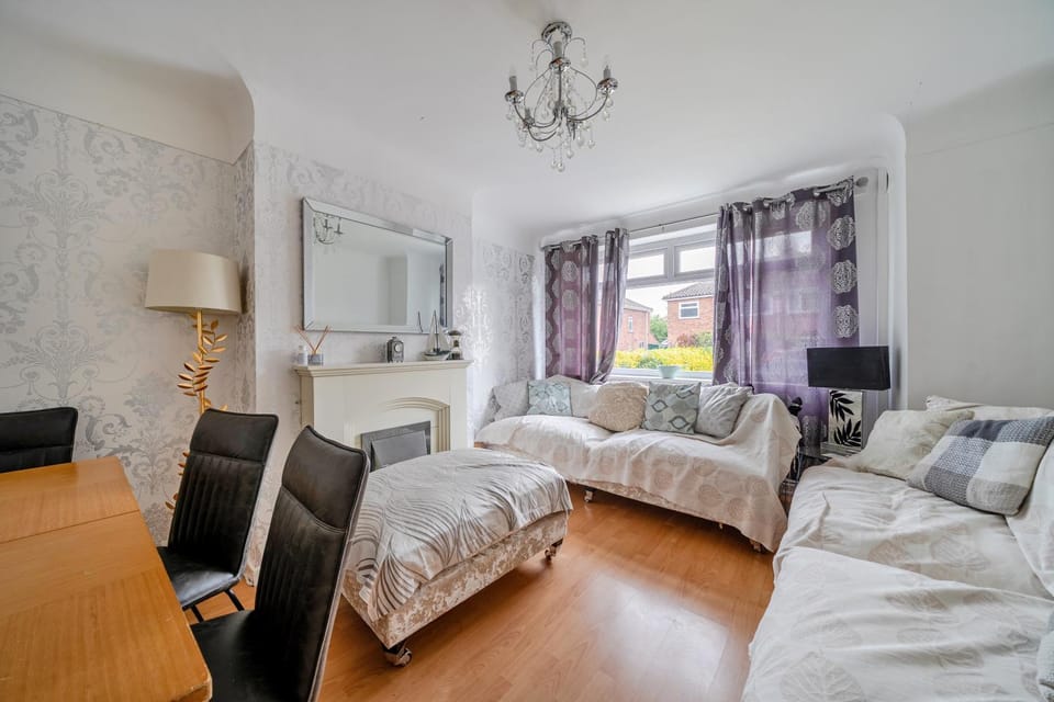 Semi Rural House - Stay 3 - Pet - Parking - Garden House in Wales