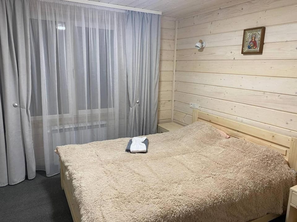 Bed, Photo of the whole room, Seating area