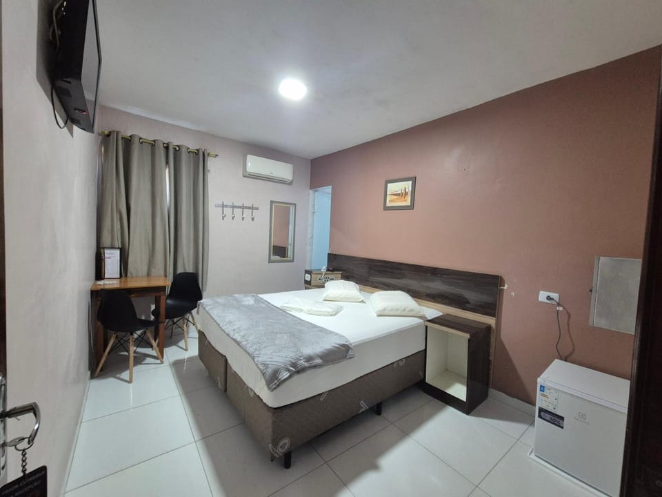 Bed, Photo of the whole room, towels, air conditioner