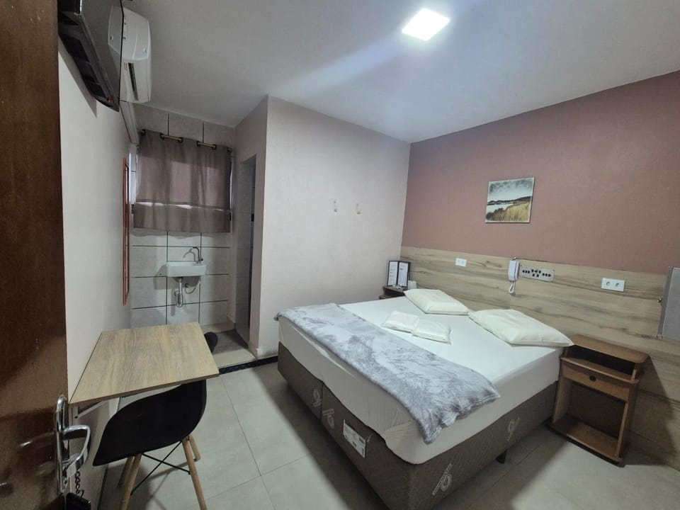 Bed, Photo of the whole room, towels, air conditioner