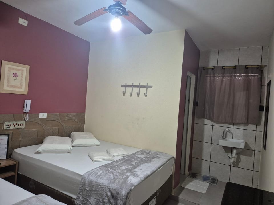 Photo of the whole room, towels