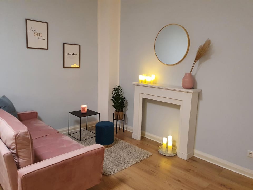 Activities, Living room, Seating area, Time of day