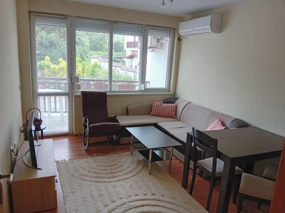 Cosy Apartment with terrace Eagle Rock Apartment in North Macedonia