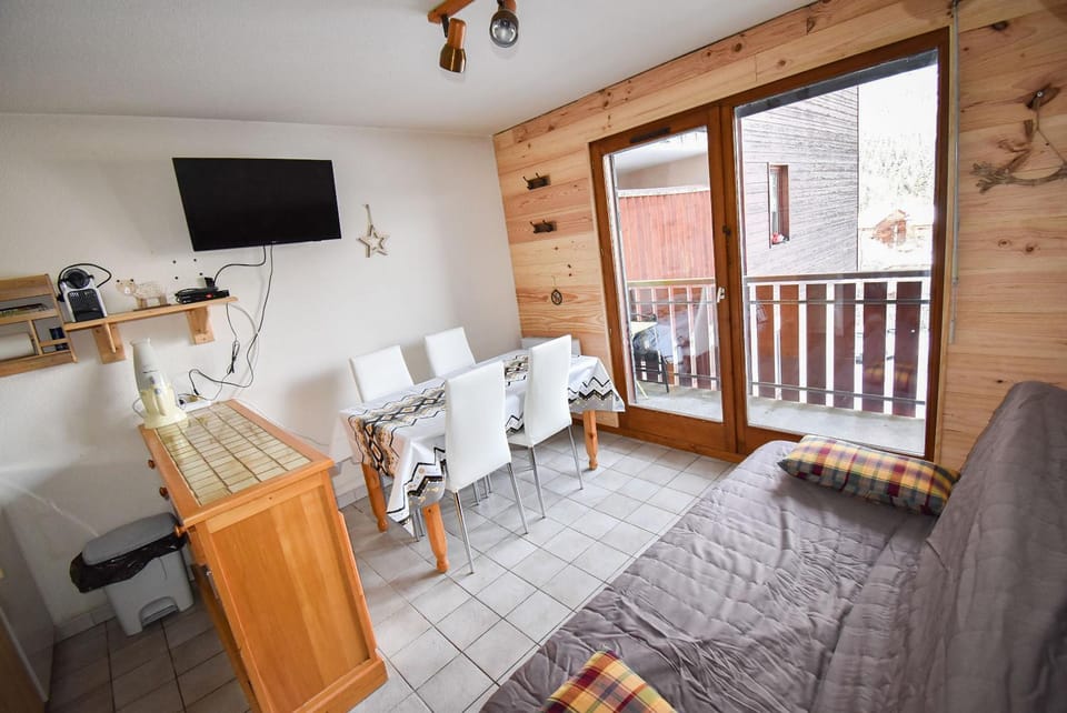 Le Pied des Pistes A13, Joli Studio tout confort 4 pers, vue vallée imprenable, DRAPS NON COMPRIS Apartment in Haute-Savoie