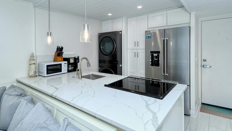 LaPlaya 102E-Tropical garden view near the pool! Apartment in Longboat Key