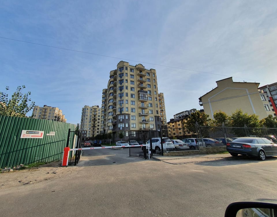 Property building, Neighbourhood, Street view, Location, Parking