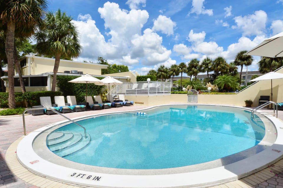 Swimming pool, Swimming pool