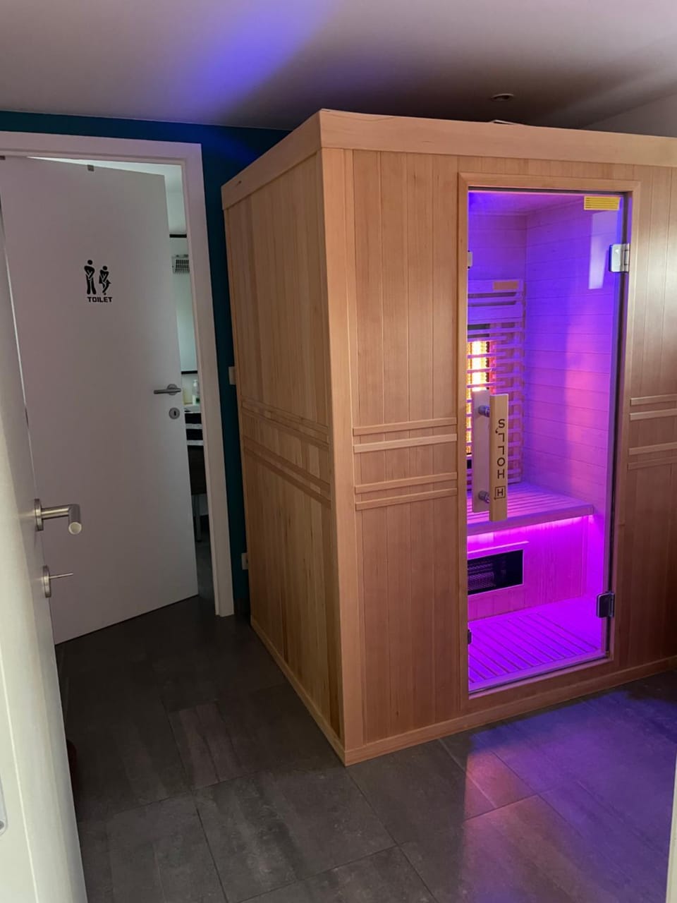 Loft exceptionnel à Wépion avec jacuzzi extérieur l été et cabine infrarouge Cabin in Wallonia, Belgium
