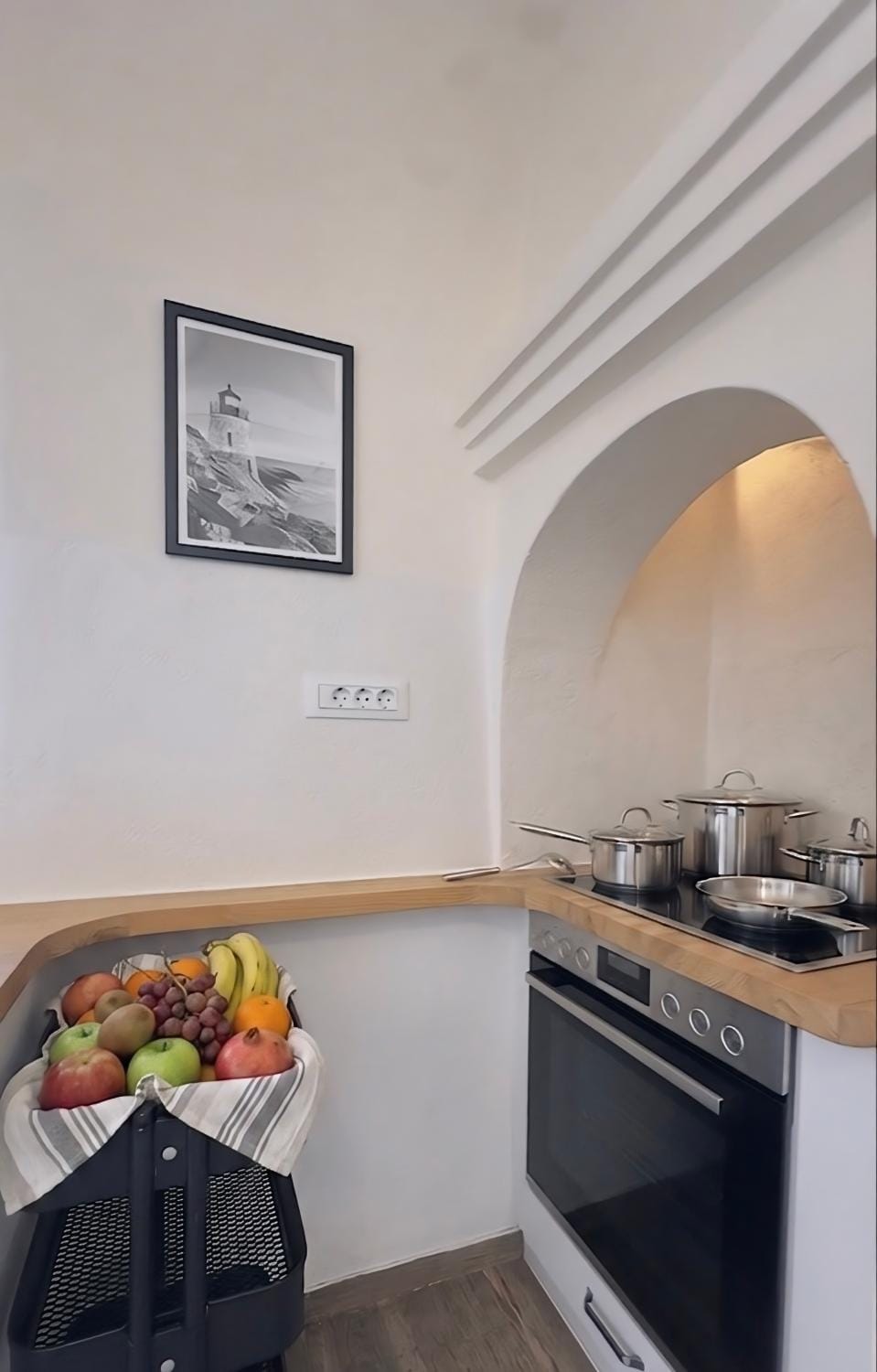 Kitchen or kitchenette, oven, stove