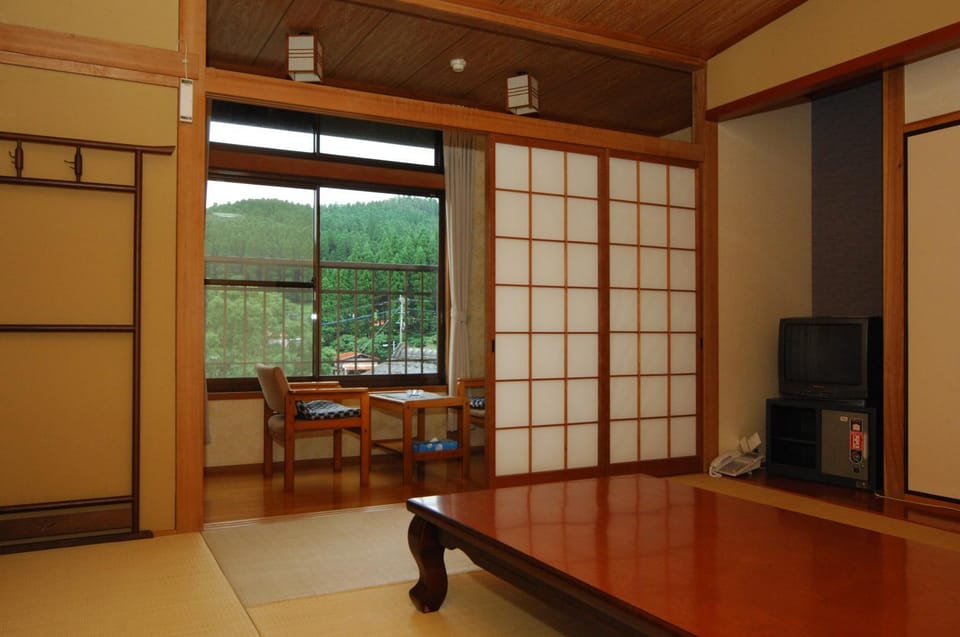 Photo of the whole room, Seating area
