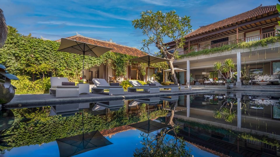 Property building, Garden view, Pool view, Swimming pool, sunbed