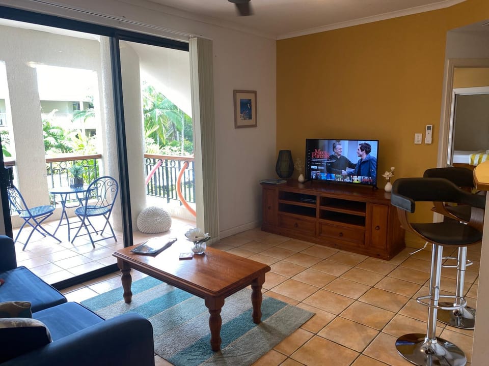 Tropical One Bedroom Apartment at The Mediterranean Apartment in Port Douglas