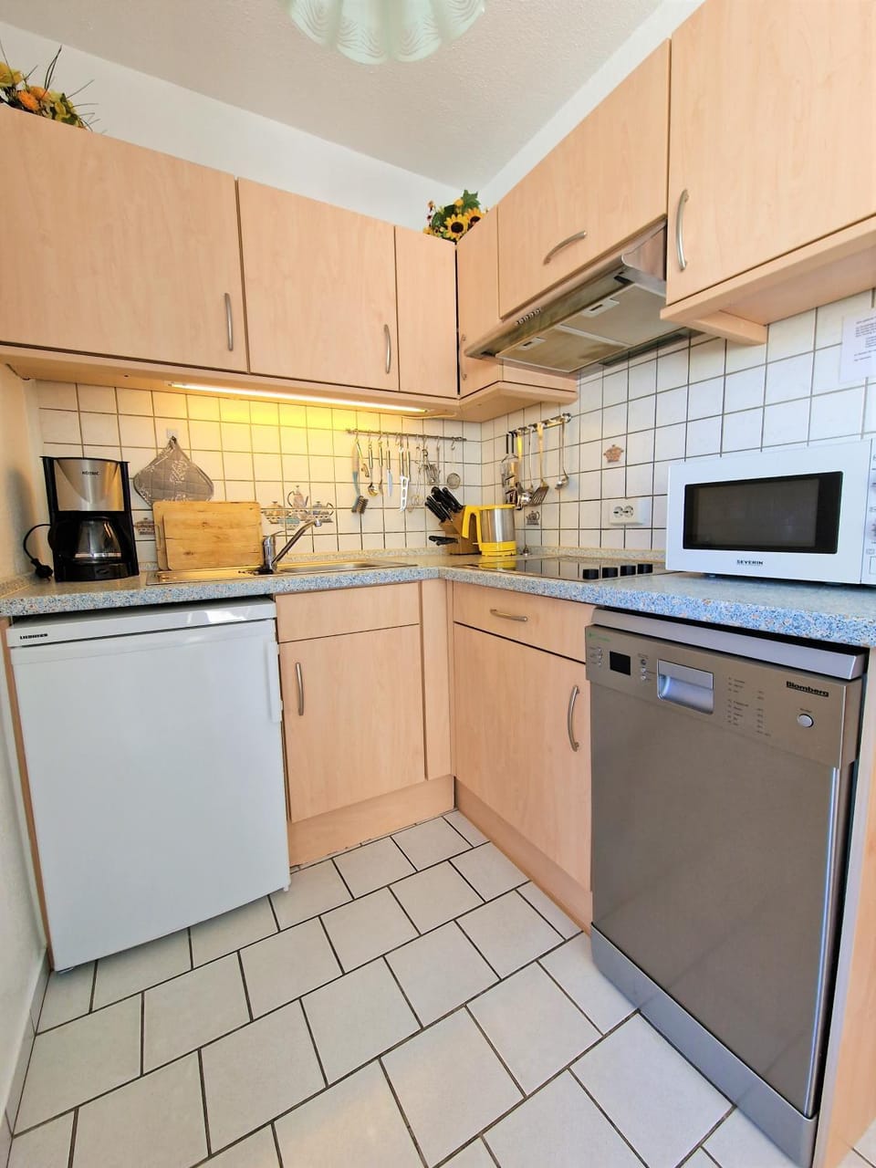 Kitchen or kitchenette