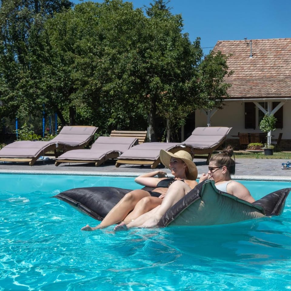 Héthatár Wellness Vendégház - Fecskefészek Villa in Hungary