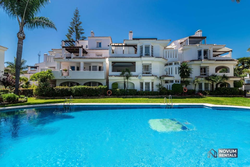 Property building, Garden, Swimming pool