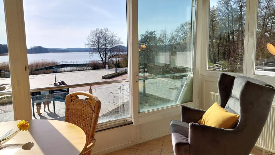 Dining area, Lake view