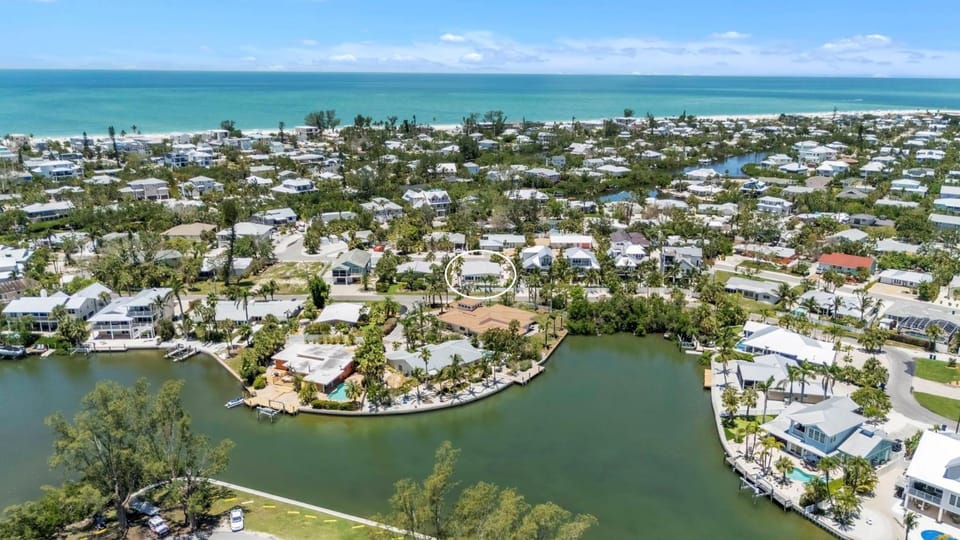 The Palm Leaf home House in Anna Maria Island
