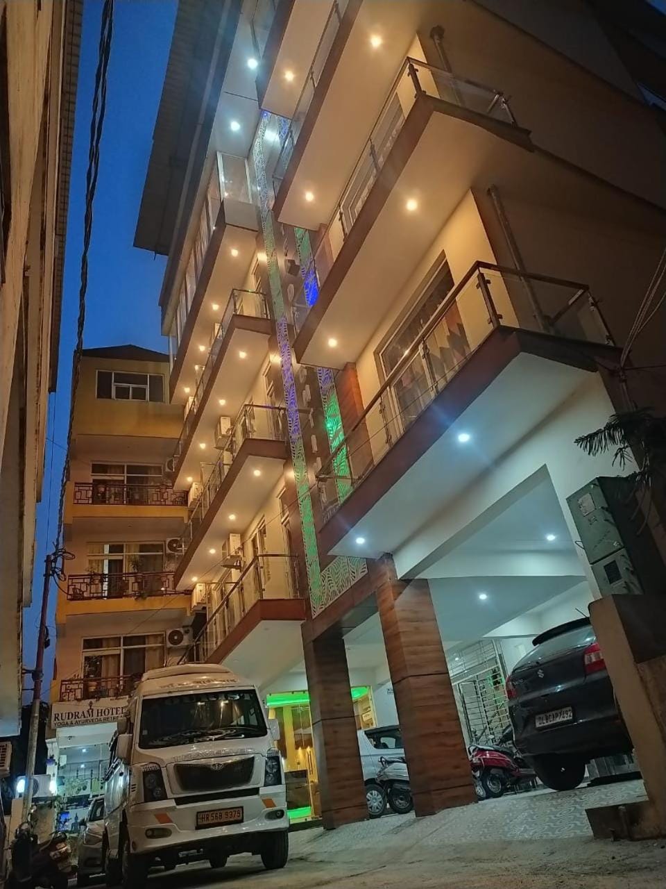 Property building, Facade/entrance