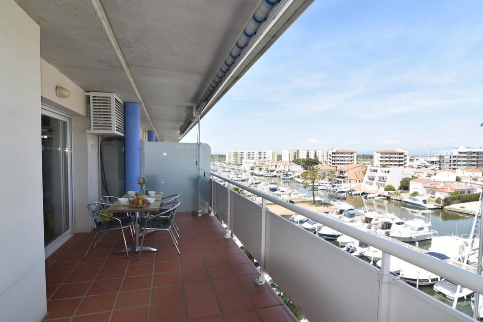 Property building, View (from property/room), Balcony/Terrace