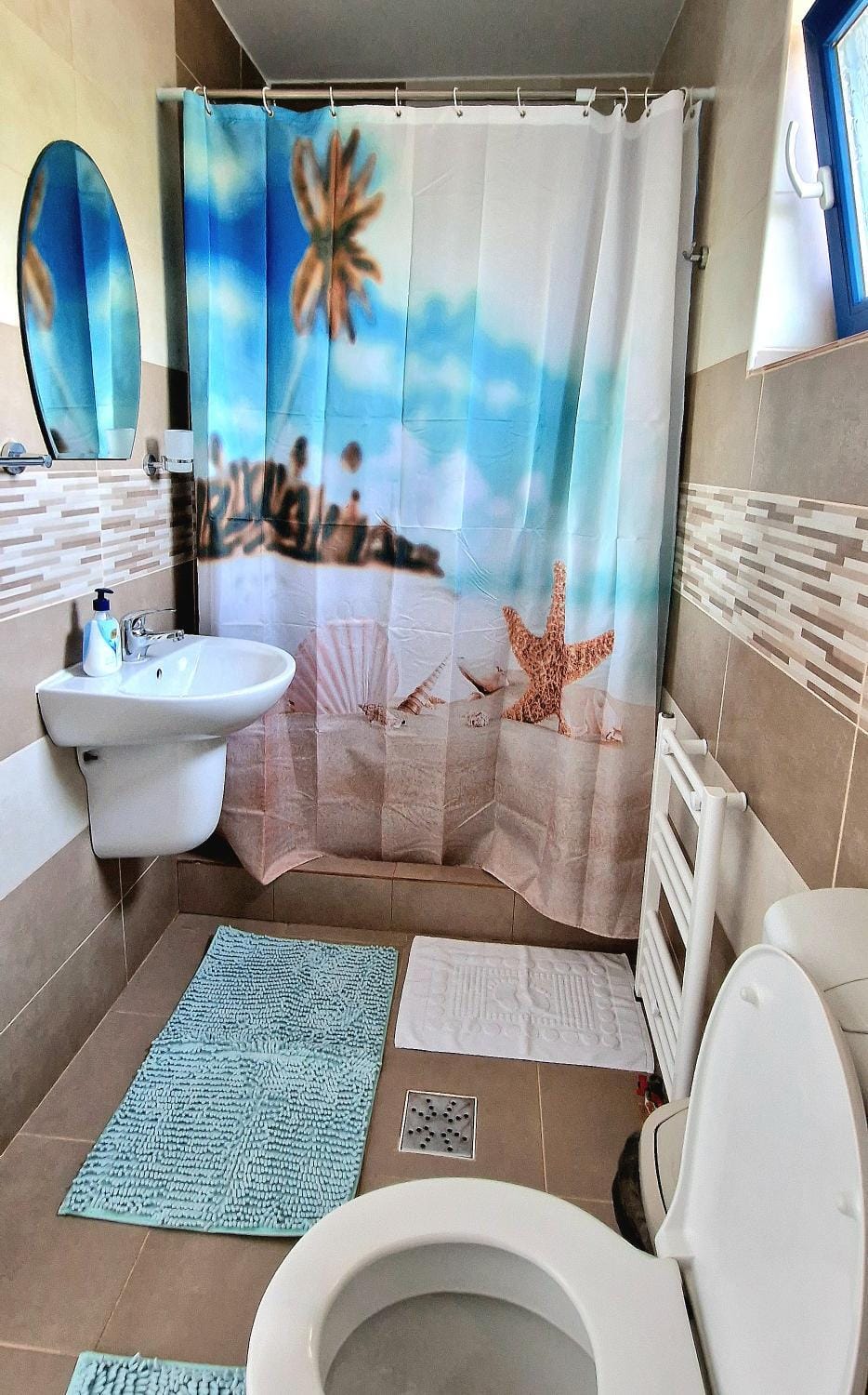 Toilet, Bathroom, Seating area