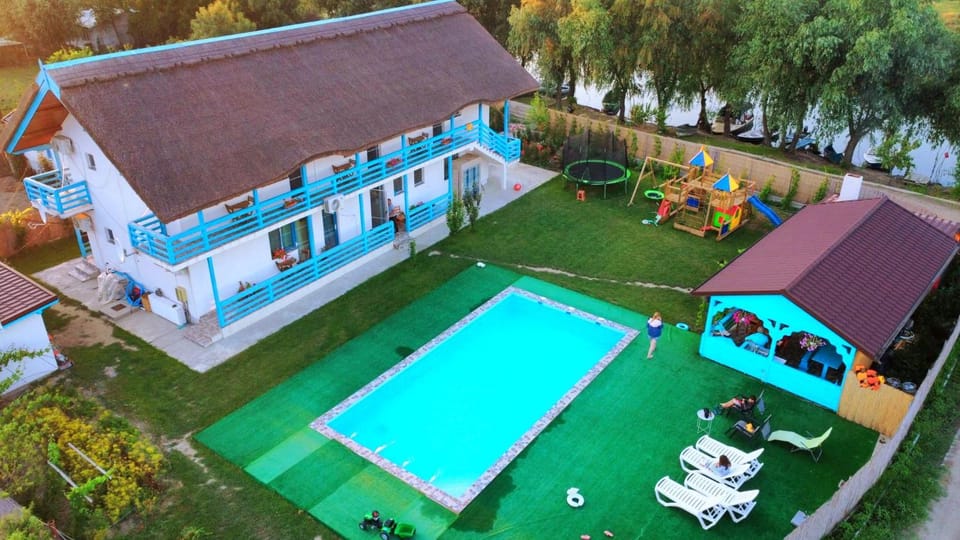 Property building, Communal lounge/ TV room, Day, Natural landscape, Bird's eye view, Children play ground, Garden, View (from property/room), Evening entertainment, City view, Garden view, Landmark view, Landmark view, Pool view, Street view, Street view, Swimming pool, Quiet street view, Inner courtyard view, sunbed