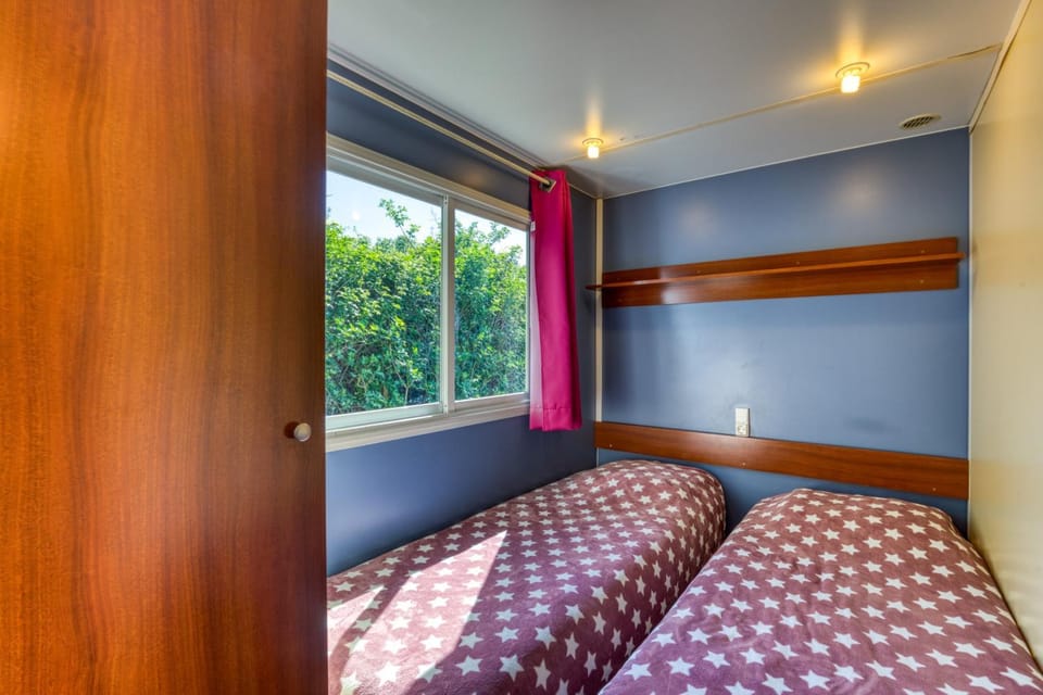 Property building, Living room, Bedroom
