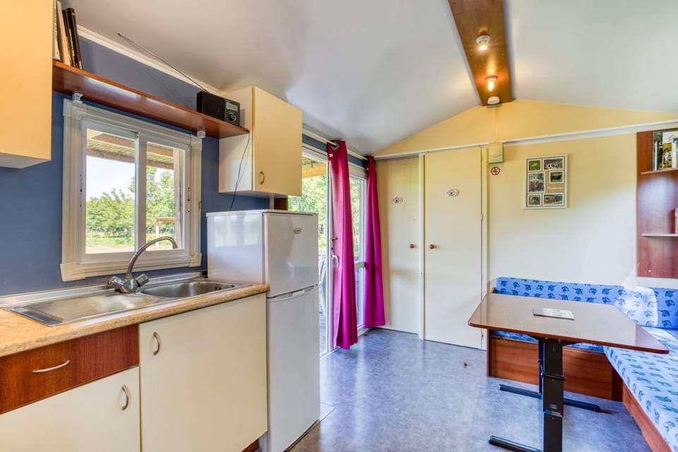 Property building, Kitchen or kitchenette, Living room