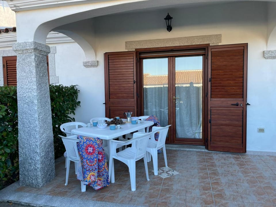 Patio, Facade/entrance, Balcony/Terrace, Dining area