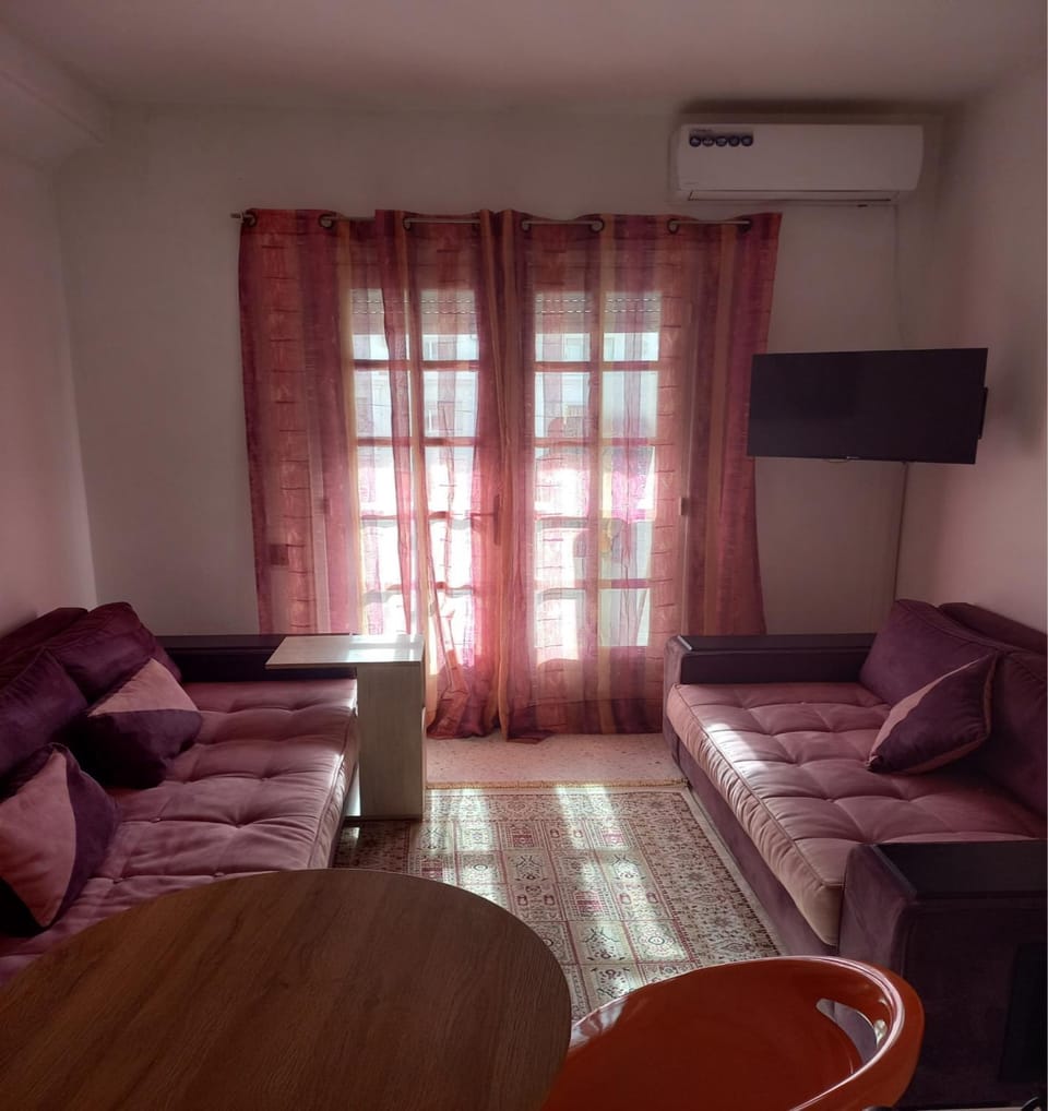 Joli studio, 17 Avenue Hedi Nouira Ennasr 2, Ariana Entrée par Rue DR Khaled Gorgob Apartment in Tunis