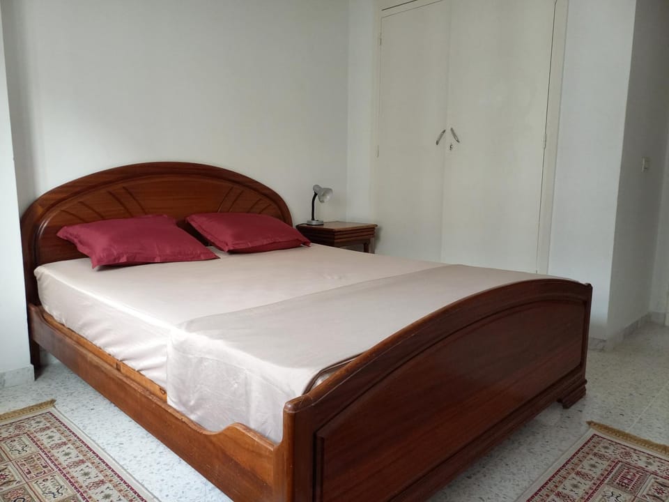 Bed, Bedroom, Swimming pool