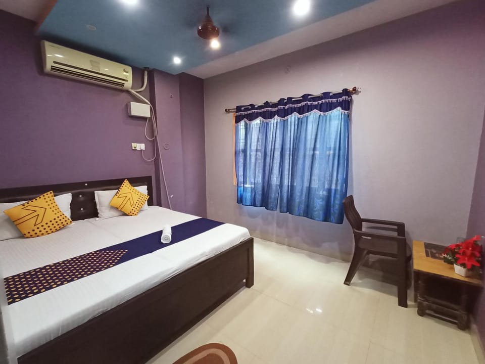 Bed, Photo of the whole room, Bedroom, air conditioner