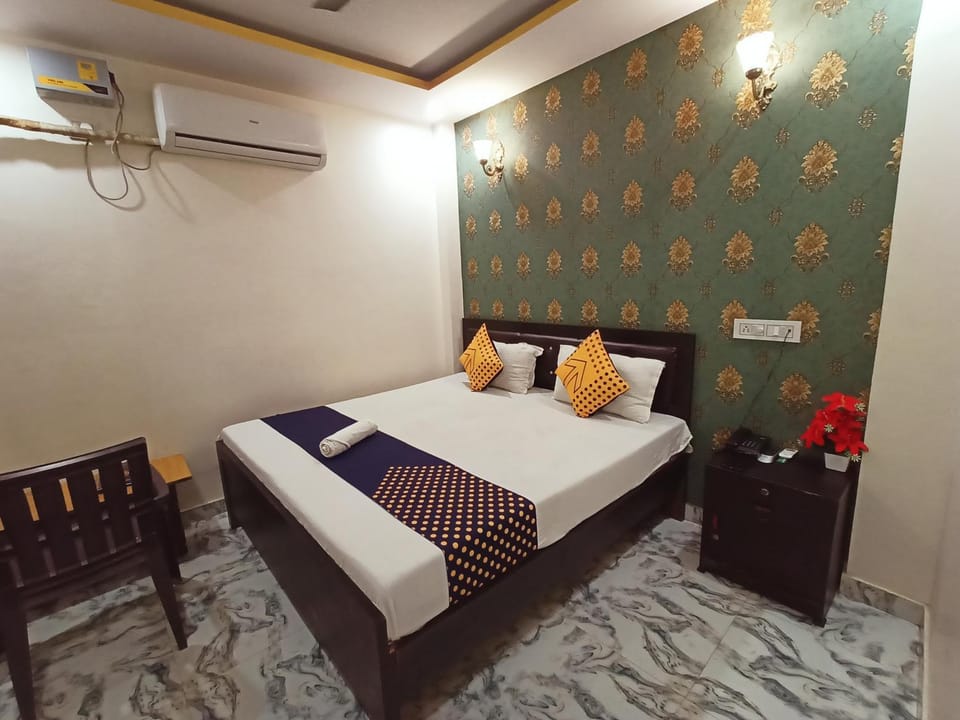 Bed, Photo of the whole room, Bedroom, air conditioner