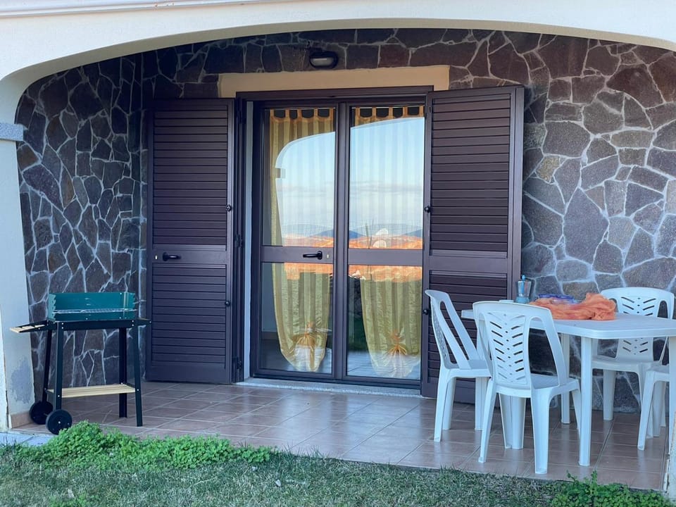 Patio, Facade/entrance, BBQ facilities, Balcony/Terrace
