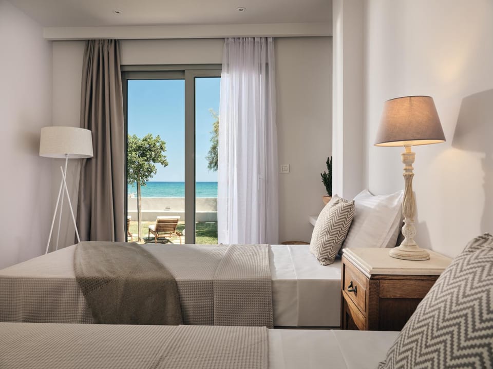 Photo of the whole room, Bedroom, Sea view