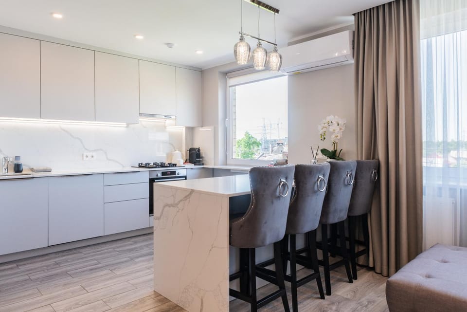 Dining area, kitchen
