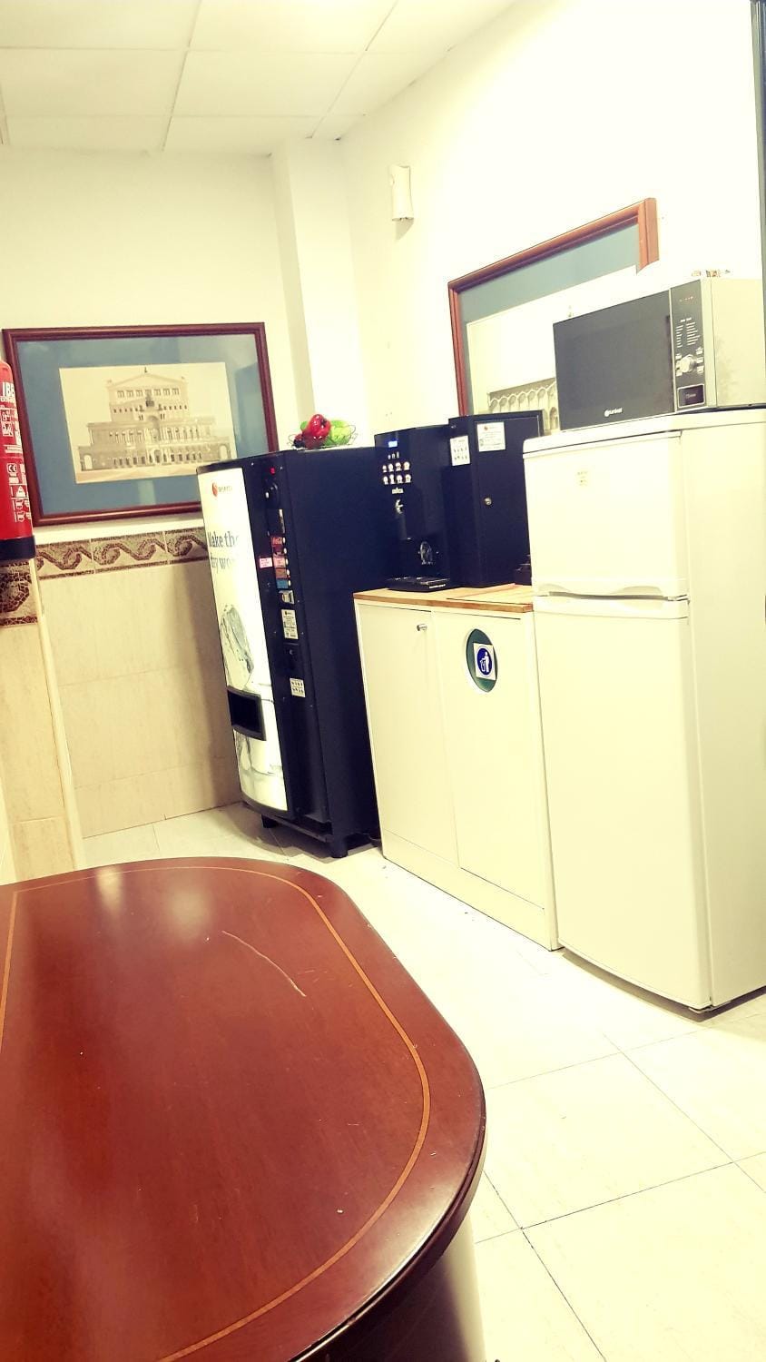 Coffee/tea facilities, Kitchen or kitchenette, Lobby or reception