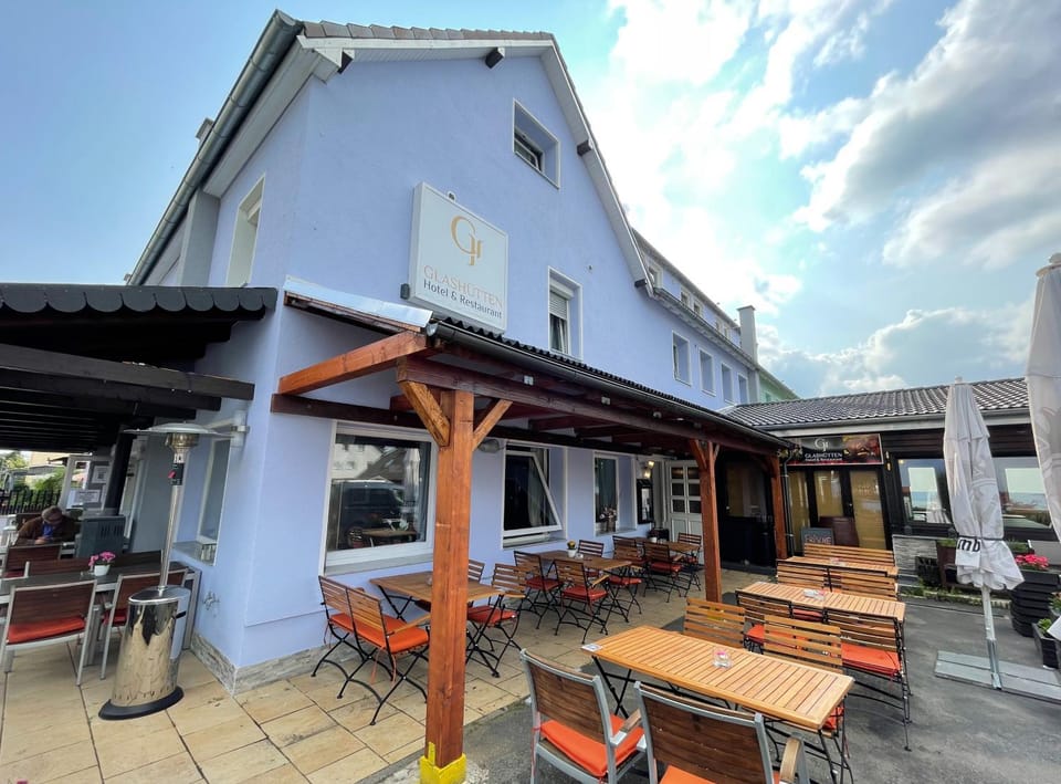 Property building, Restaurant/places to eat