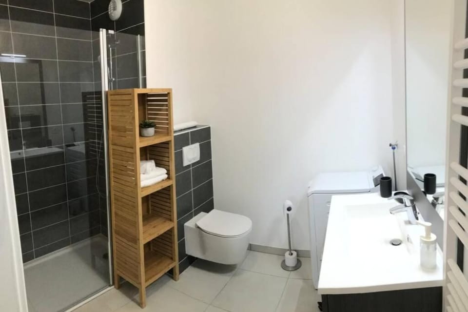 L'ECHAPPEE BELLE - Charme, Parking & Proche Lac Apartment in Annecy