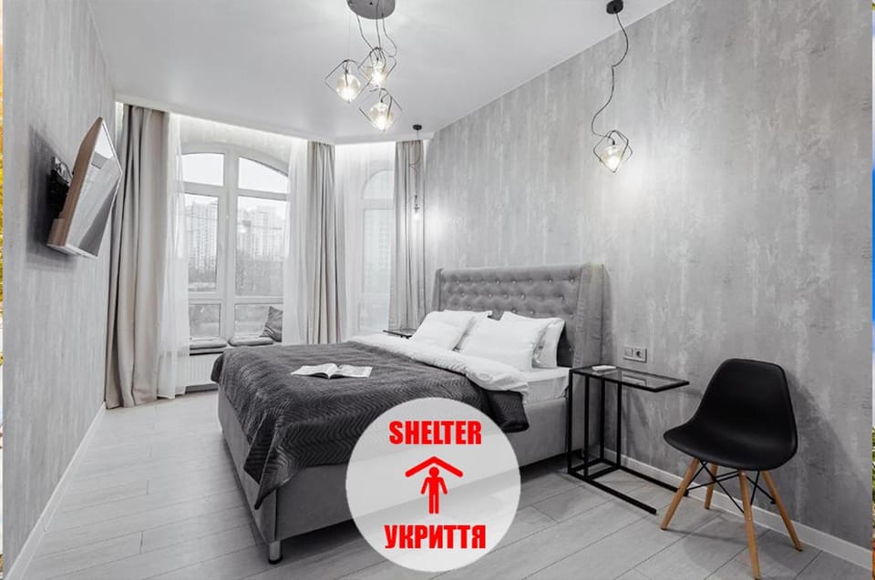 Bed, TV and multimedia, Bedroom