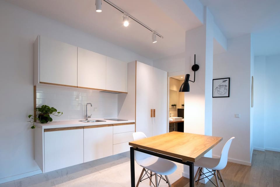 Kitchen or kitchenette, Dining area