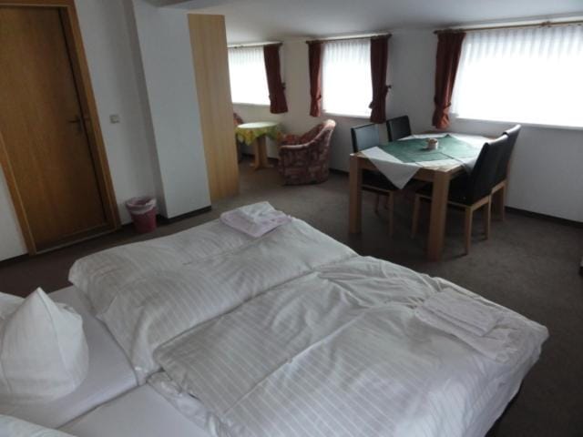Day, Photo of the whole room