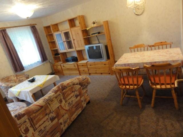 Day, Dining area